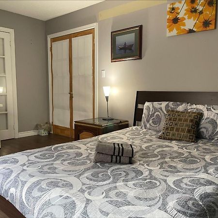 Bhf Near College & Hosp Self-Service Check-In So Fast Net Free Parking In Barrie Extérieur photo