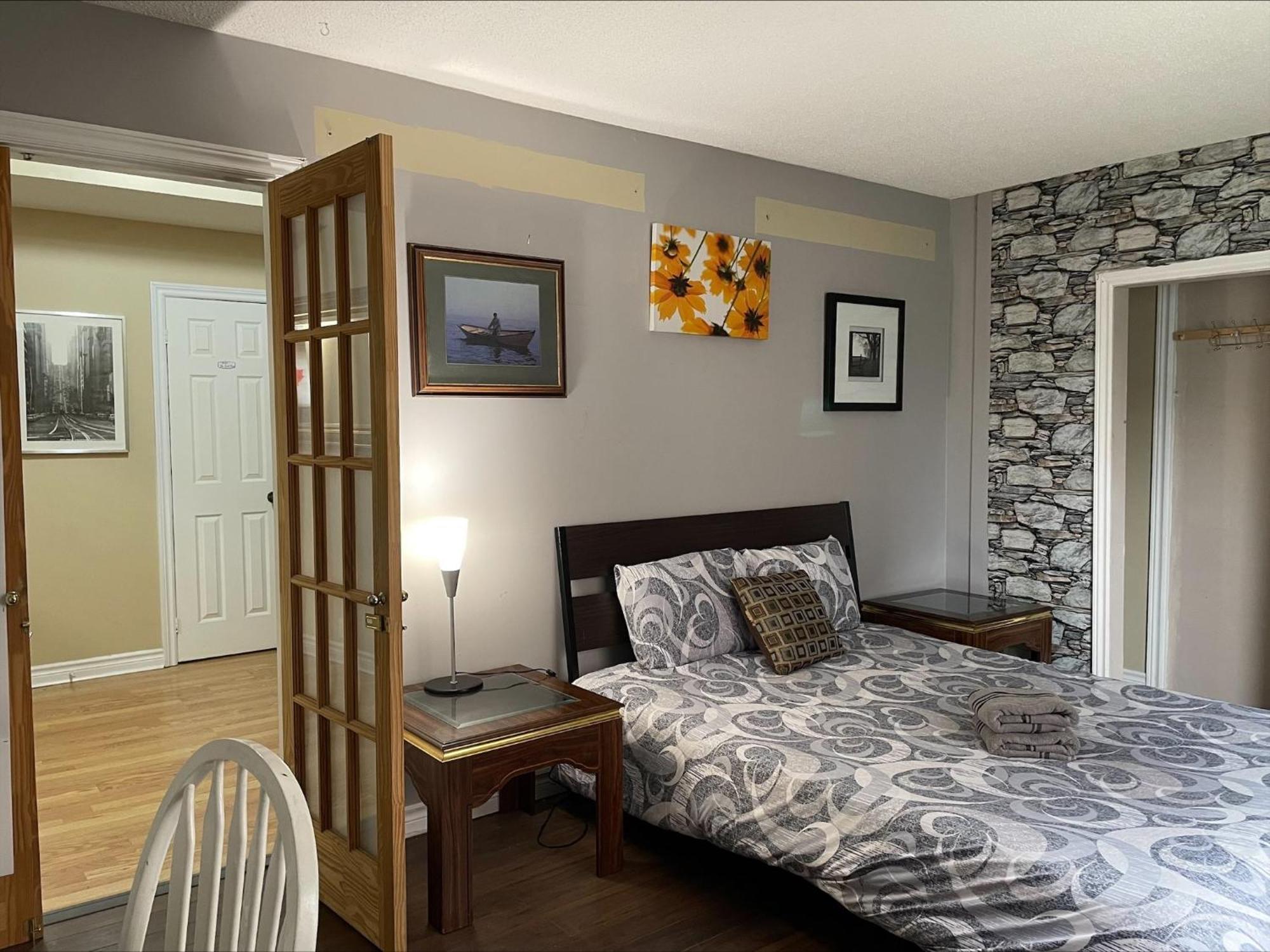 Bhf Near College & Hosp Self-Service Check-In So Fast Net Free Parking In Barrie Extérieur photo