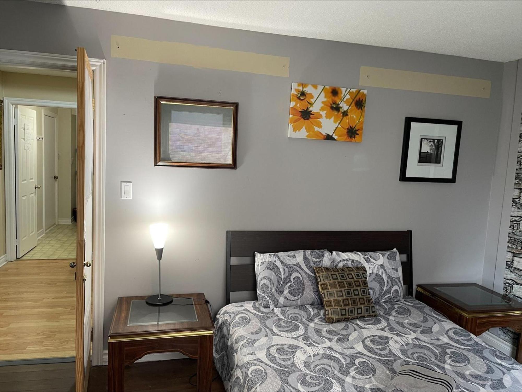 Bhf Near College & Hosp Self-Service Check-In So Fast Net Free Parking In Barrie Extérieur photo