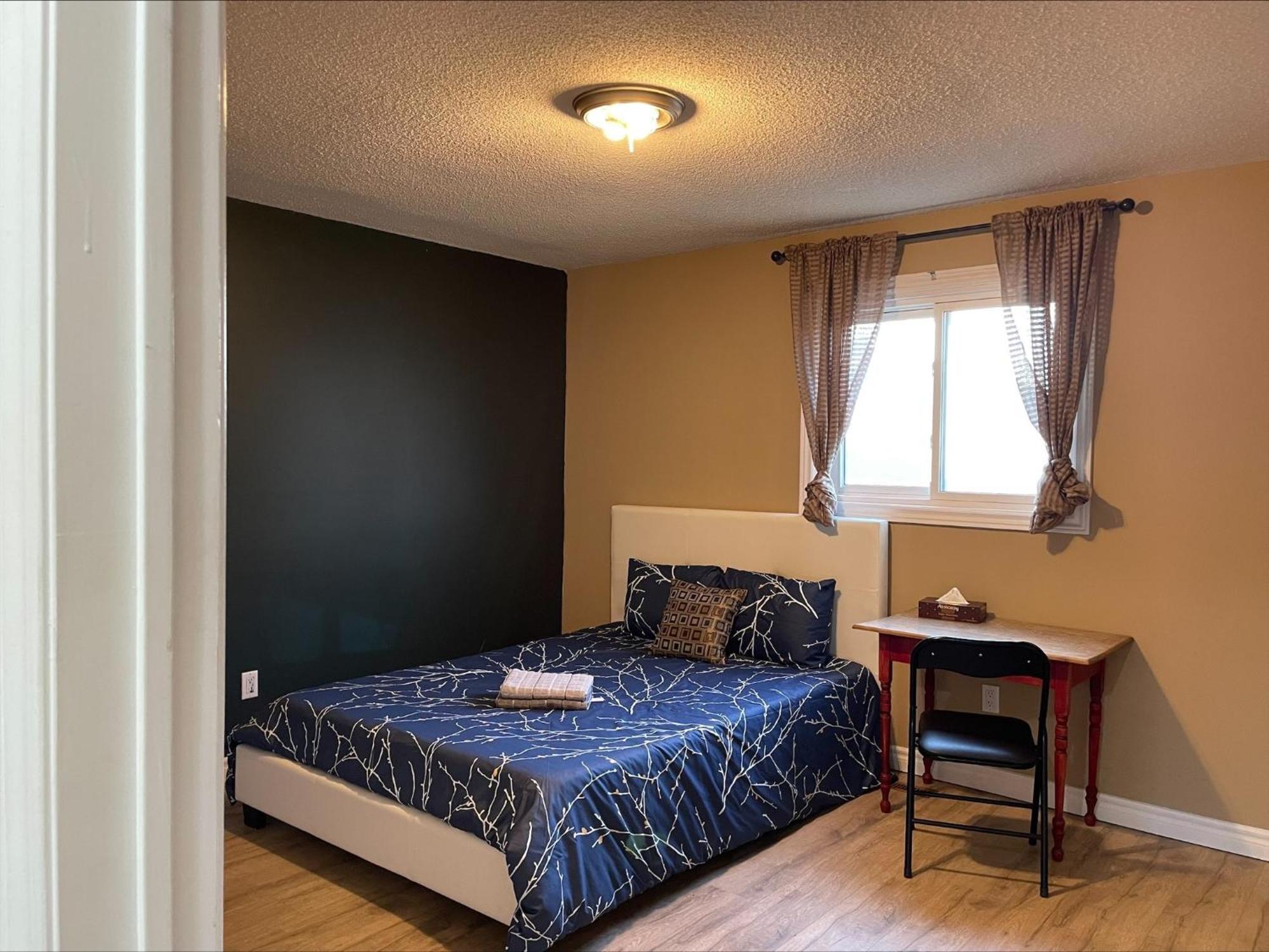 Bhf Near College & Hosp Self-Service Check-In So Fast Net Free Parking In Barrie Extérieur photo