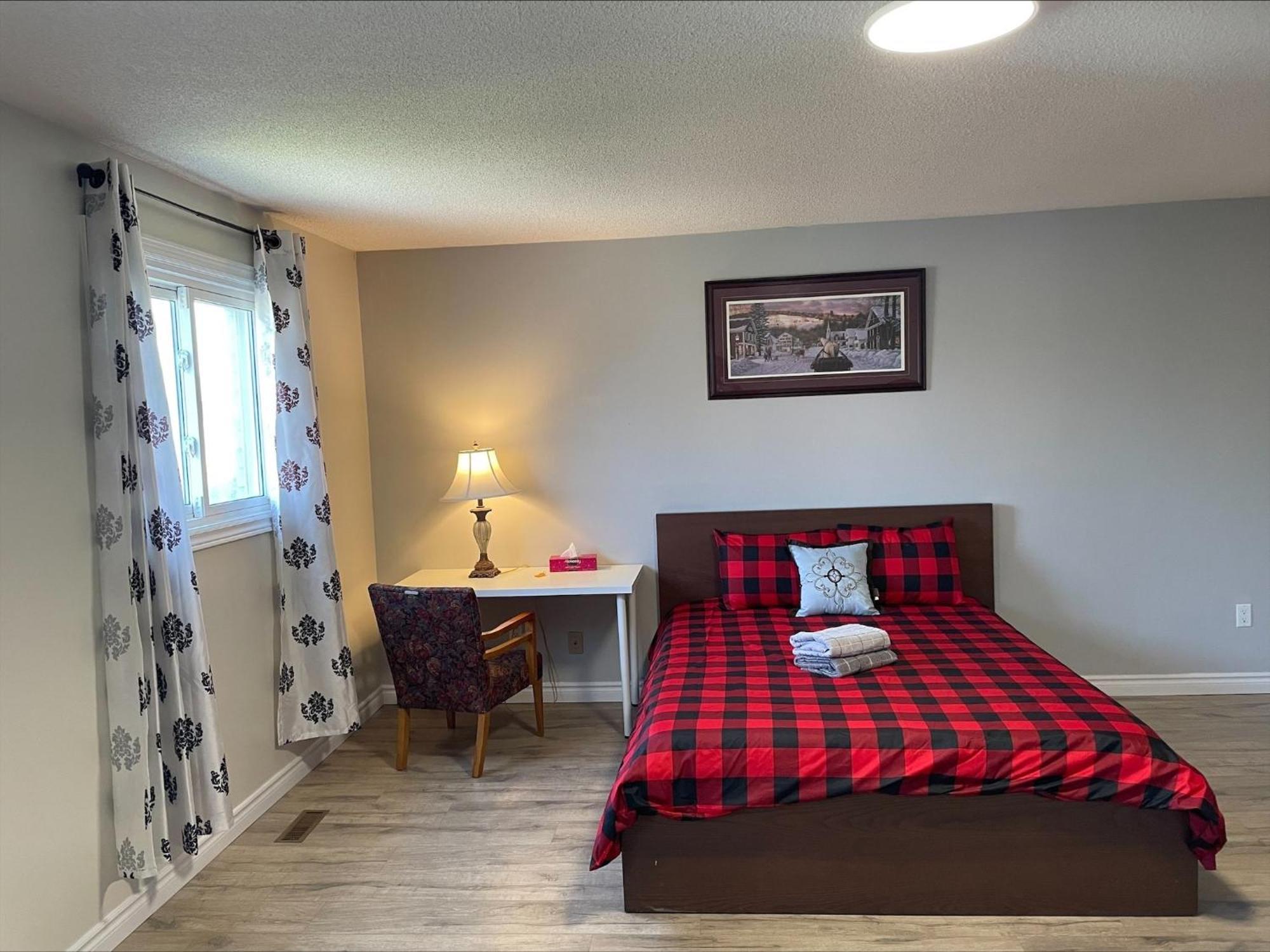 Bhf Near College & Hosp Self-Service Check-In So Fast Net Free Parking In Barrie Extérieur photo