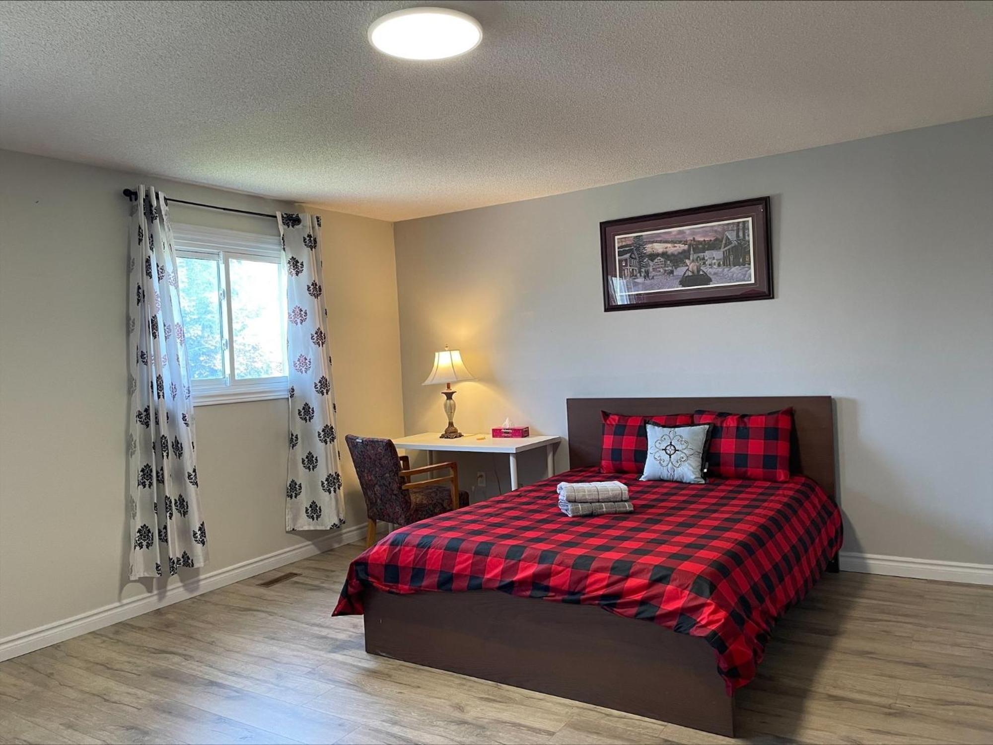 Bhf Near College & Hosp Self-Service Check-In So Fast Net Free Parking In Barrie Extérieur photo